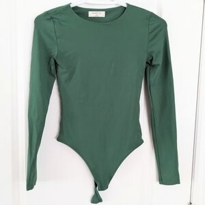 Aritzia Babaton Contour crew neck Longsleeve Bodysuit green XS